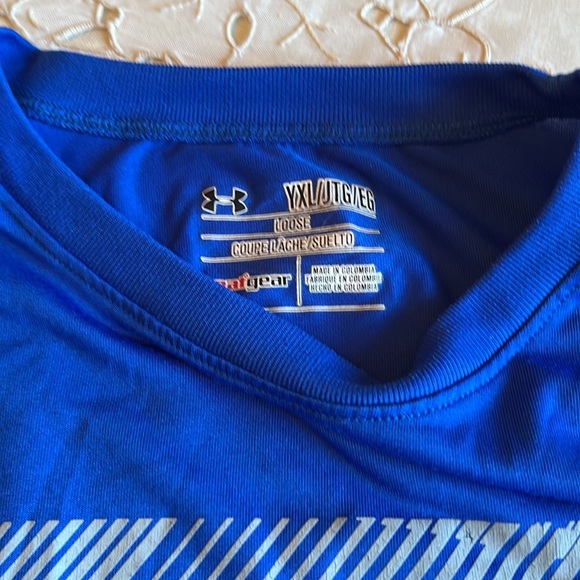 Youth XL Under Armour long sleeve. Excellent condition. - Picture 3 of 3